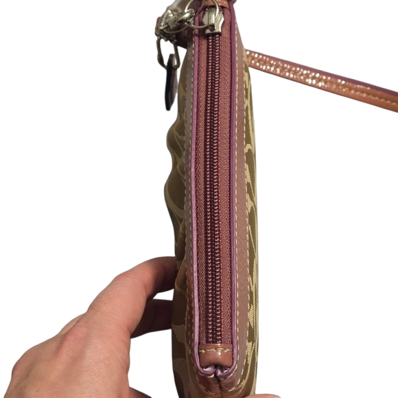 NWT COACH Signature Sateen Pleated Khaki & Rose Patent Leather Wristlet - Picture 3 of 8